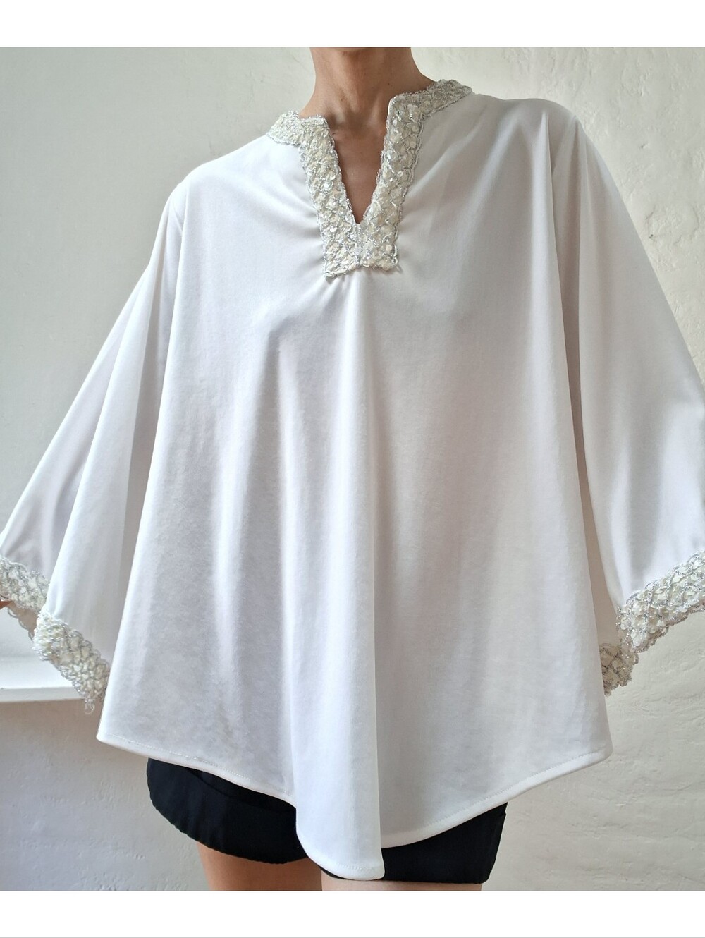 70s Vintage White Trapeze Top Metallic Sequined Trim Wide Bell Sleeves V-Neck